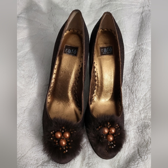 Elegant Brown Heels with Embellishments - Picture 11 of 11
